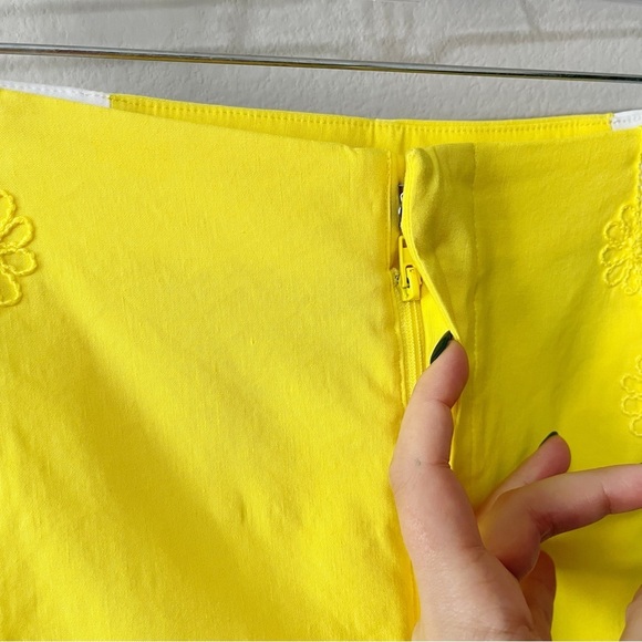 Anthropologie Maeve Surf City Linen Blend Embellished Shorts Yellow Size 6 - Picture 8 of 12
